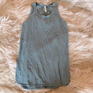 Lululemon Tank with Side Slits. 💜